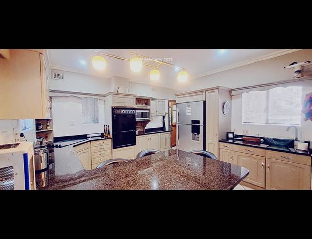 7 BEDROOM FREESTANDING FOR SALE IN OAK PARK